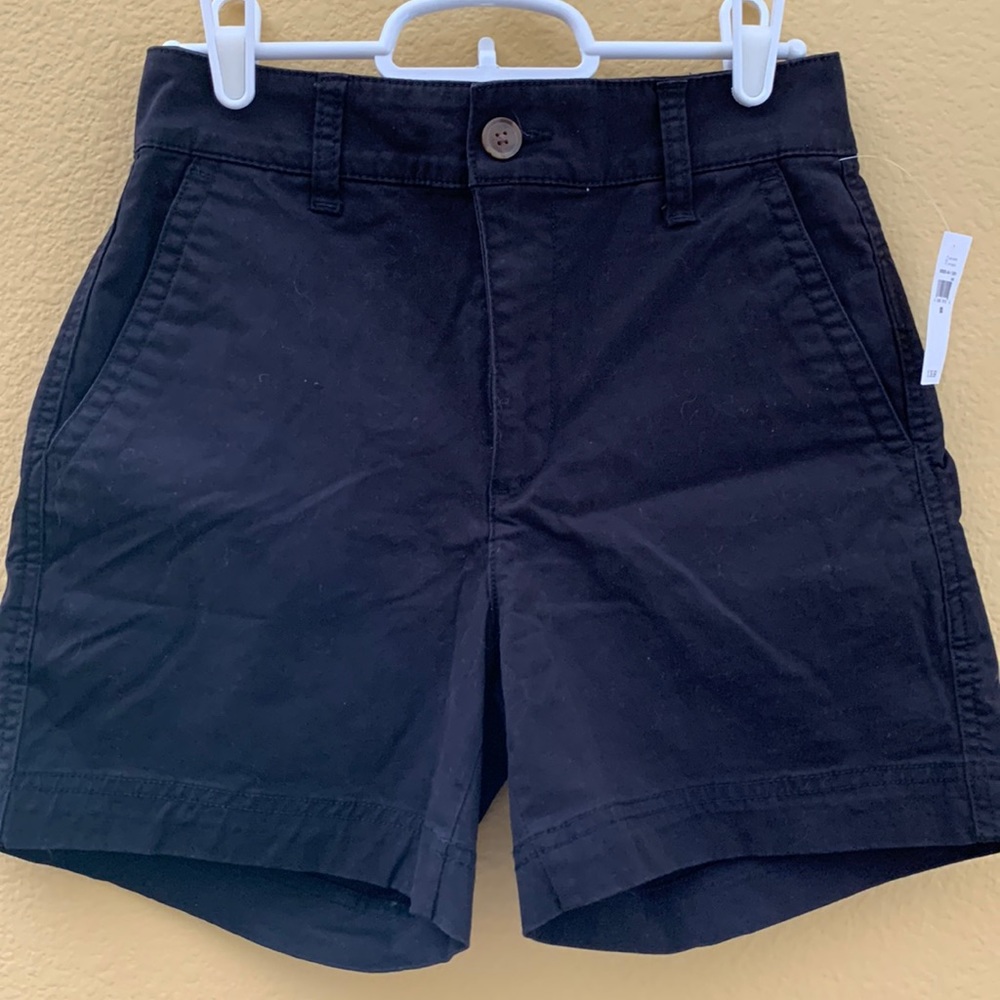 NWT 5" High Rise Girlfriend Khaki Shorts in Black